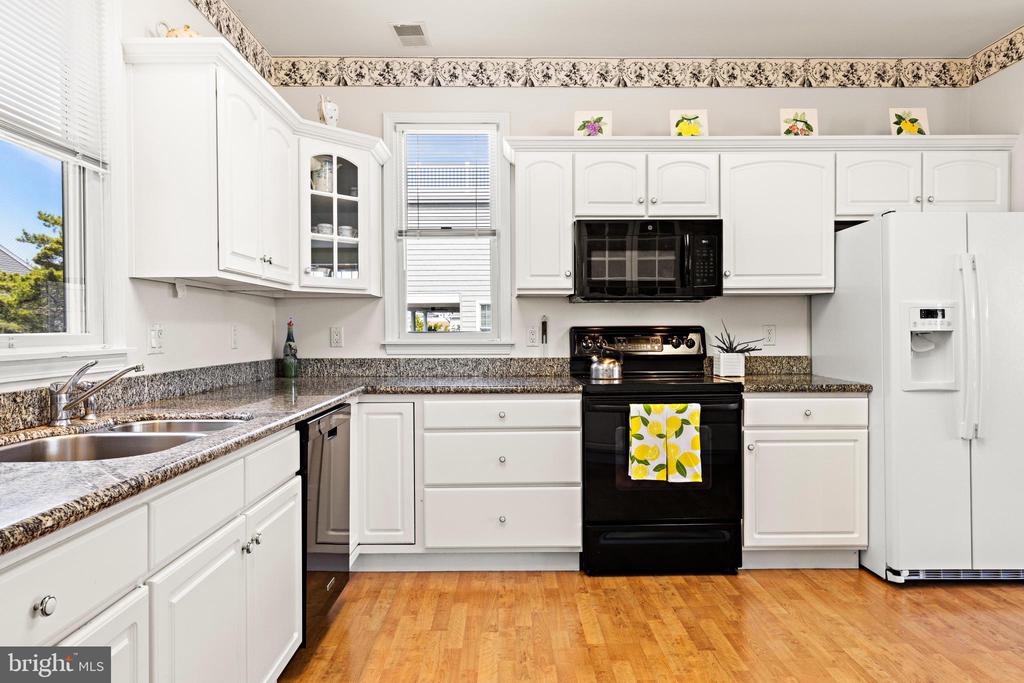 18 E COUGHLAN (72ND ST) AVENUE