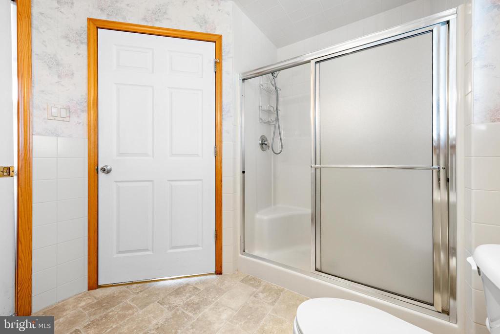 18 E COUGHLAN (72ND ST) AVENUE