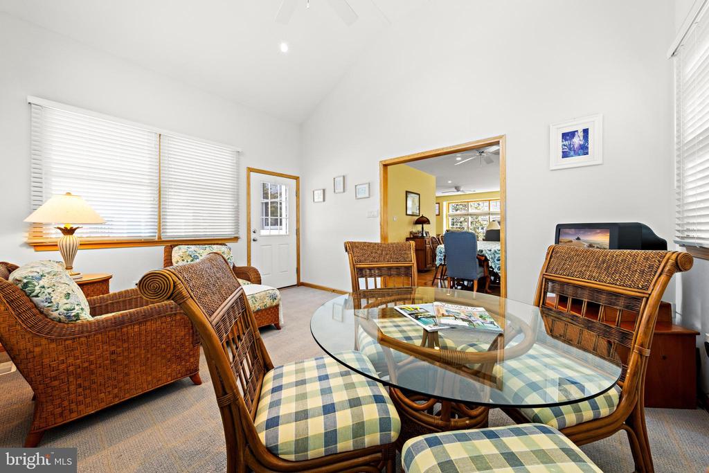 18 E COUGHLAN (72ND ST) AVENUE