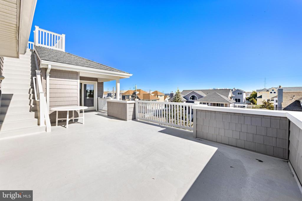 18 E COUGHLAN (72ND ST) AVENUE
