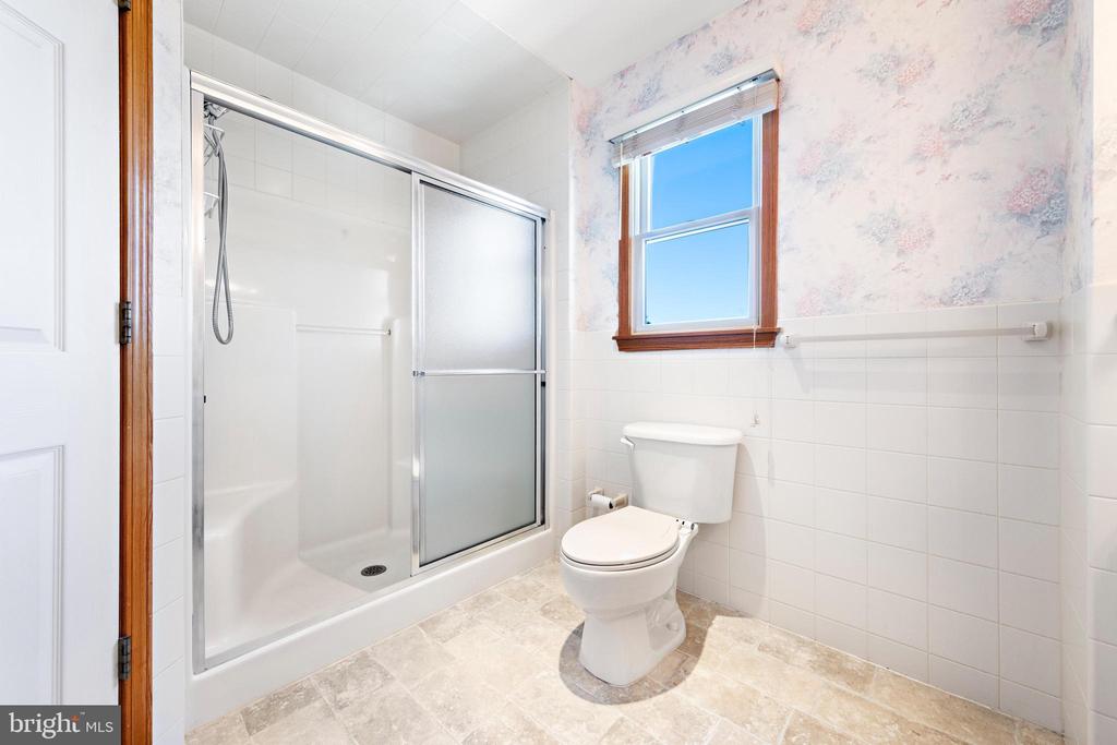 18 E COUGHLAN (72ND ST) AVENUE