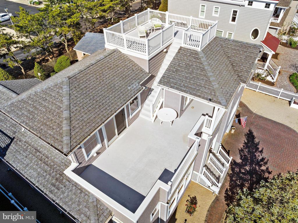 18 E COUGHLAN (72ND ST) AVENUE