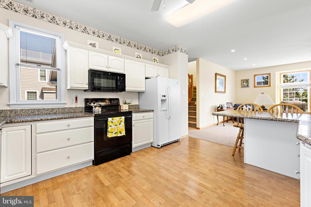 18 E COUGHLAN (72ND ST) AVENUE