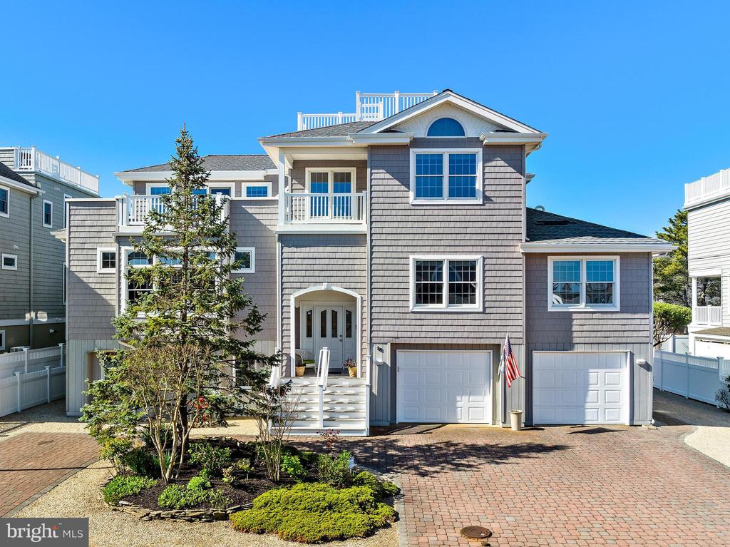 18 E COUGHLAN (72ND ST) AVENUE