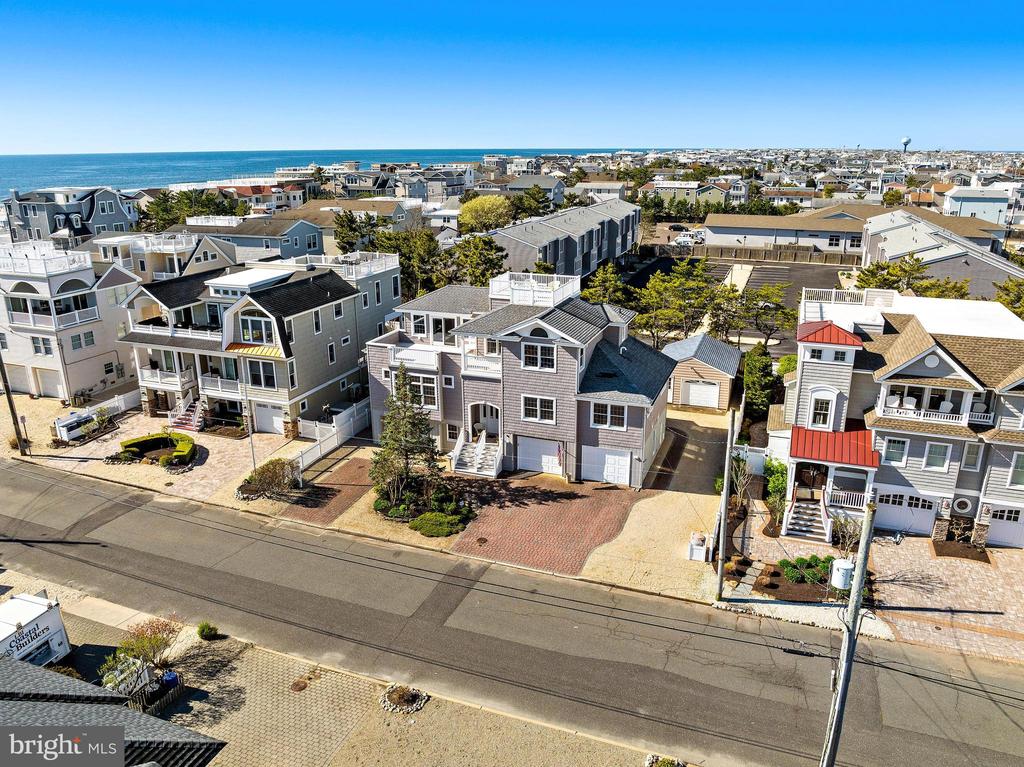 18 E COUGHLAN (72ND ST) AVENUE