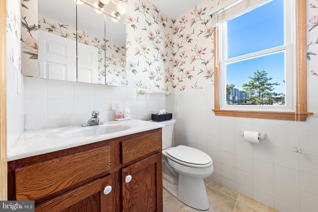 18 E COUGHLAN (72ND ST) AVENUE