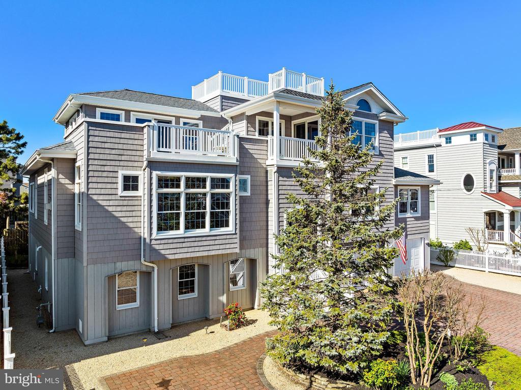 18 E COUGHLAN (72ND ST) AVENUE