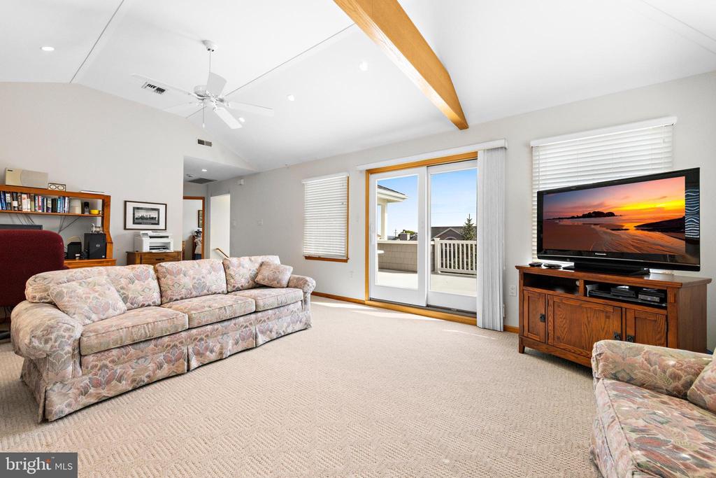 18 E COUGHLAN (72ND ST) AVENUE