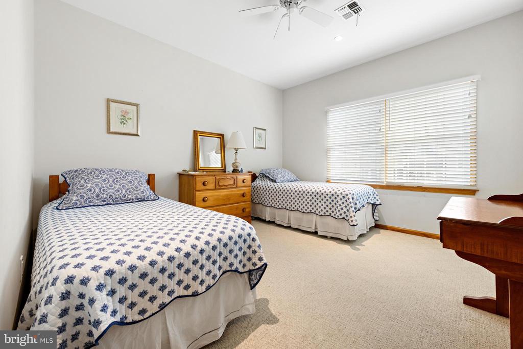 18 E COUGHLAN (72ND ST) AVENUE