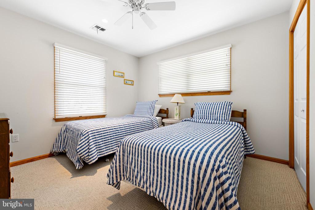 18 E COUGHLAN (72ND ST) AVENUE
