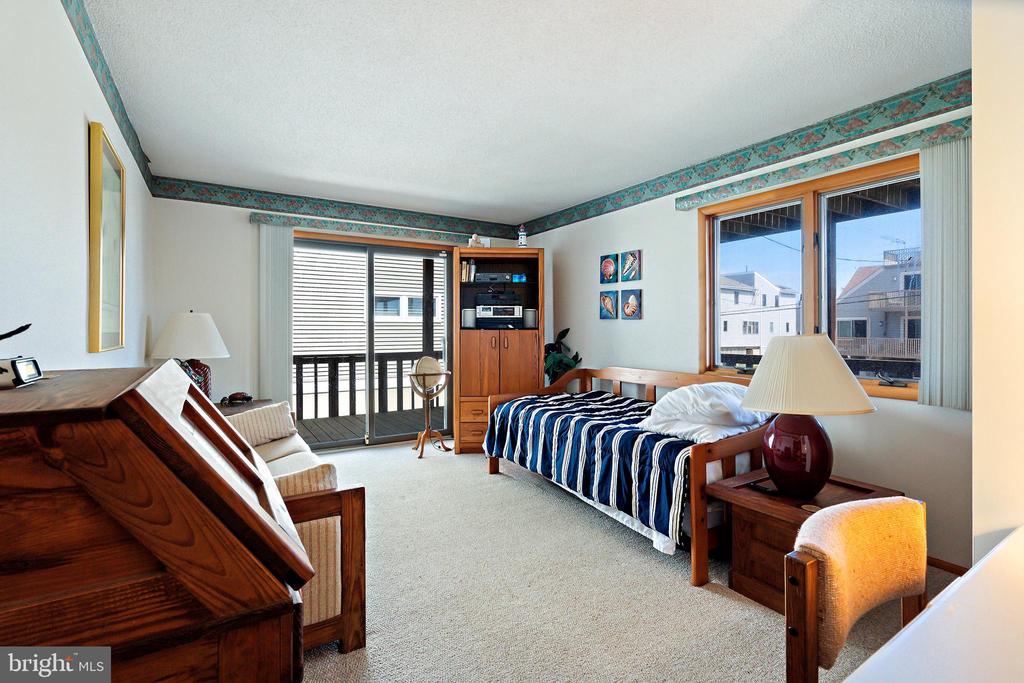 34 W JEANETTE AVENUE