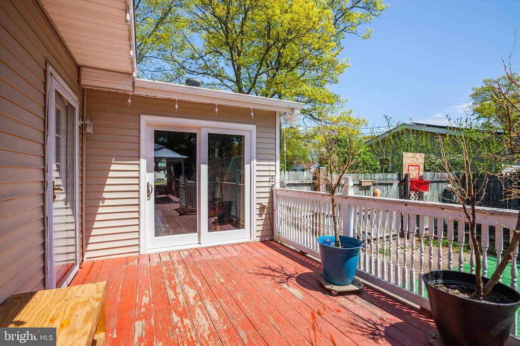 216 2ND AVENUE
