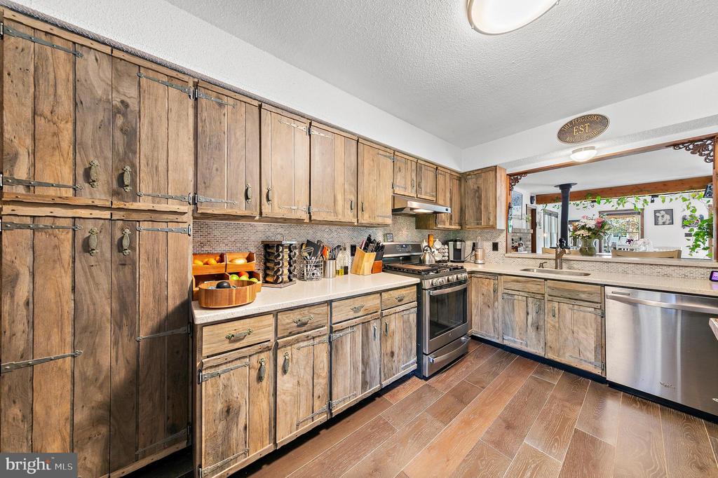 10 WHIPPOORWILL LANE