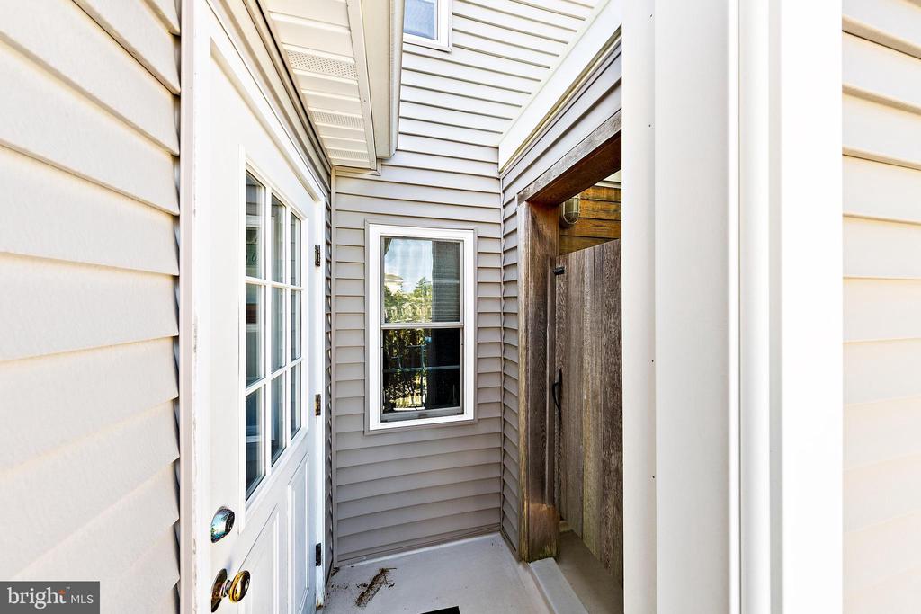 111 E NEW JERSEY AVENUE