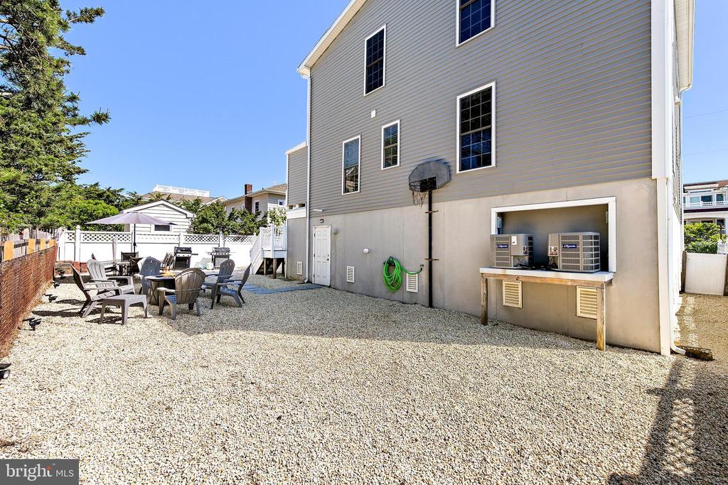 111 E NEW JERSEY AVENUE