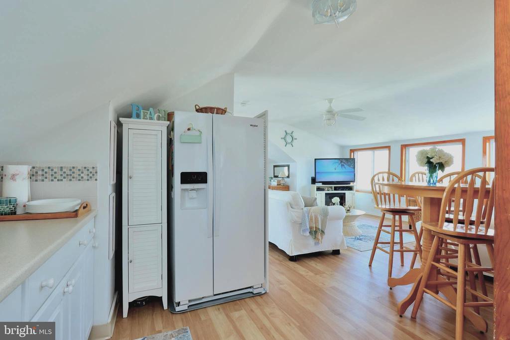 201 W SHIP BOTTOM AVENUE Unit: 5