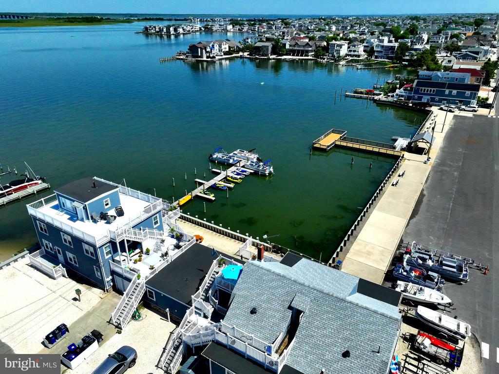 201 W SHIP BOTTOM AVENUE Unit: 5