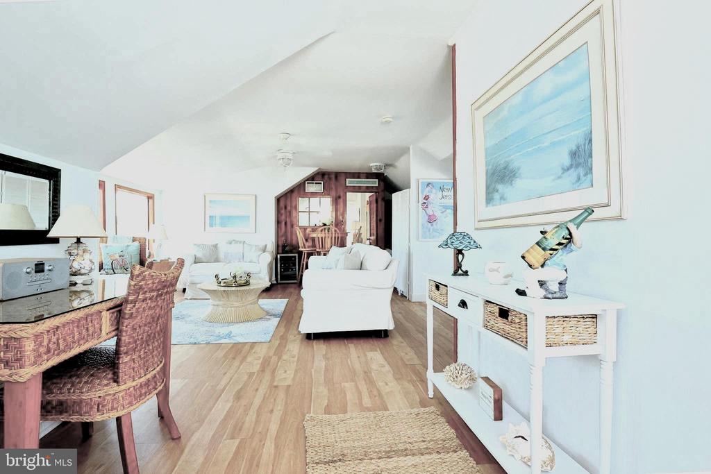 201 W SHIP BOTTOM AVENUE Unit: 5