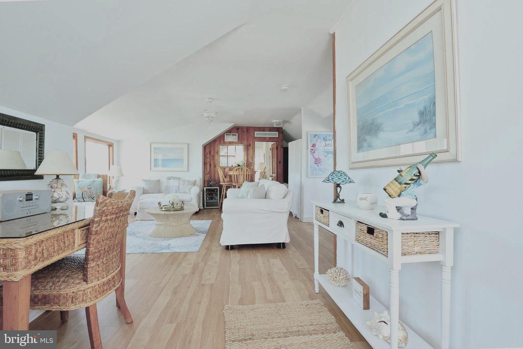 201 W SHIP BOTTOM AVENUE Unit: 5