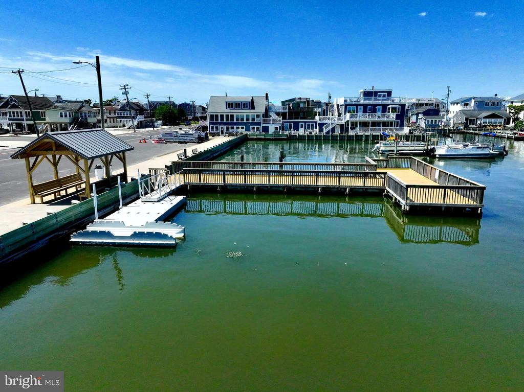 201 W SHIP BOTTOM AVENUE Unit: 5