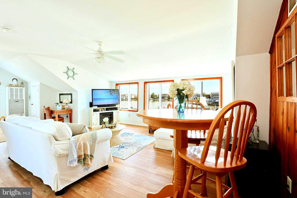 201 W SHIP BOTTOM AVENUE Unit: 5