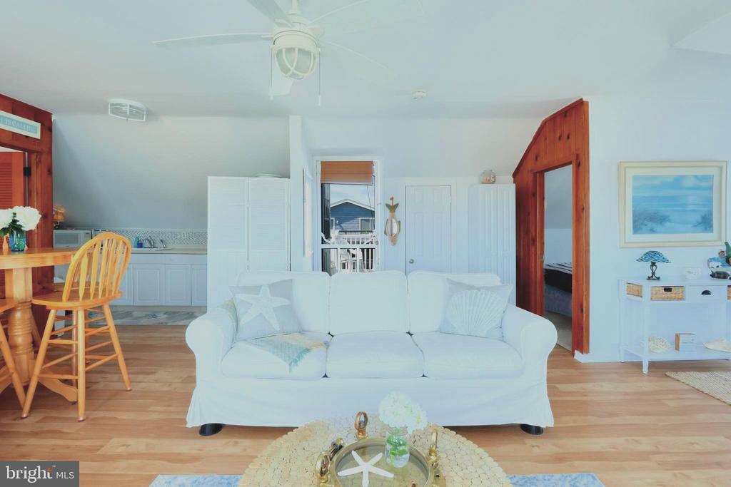 201 W SHIP BOTTOM AVENUE Unit: 5