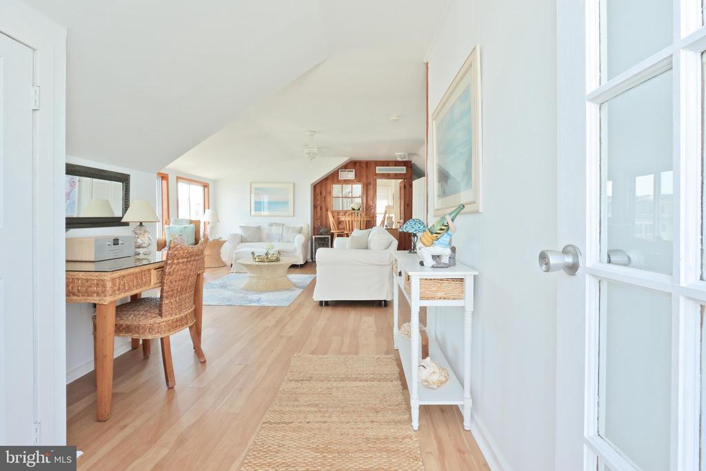 201 W SHIP BOTTOM AVENUE Unit: 5