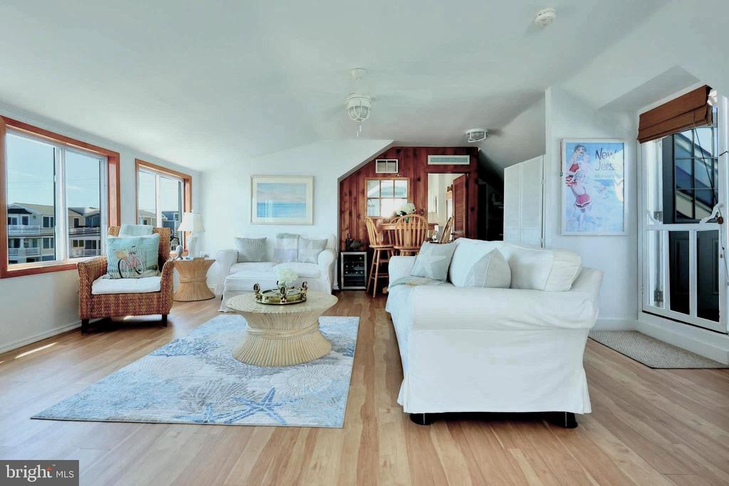 201 W SHIP BOTTOM AVENUE Unit: 5