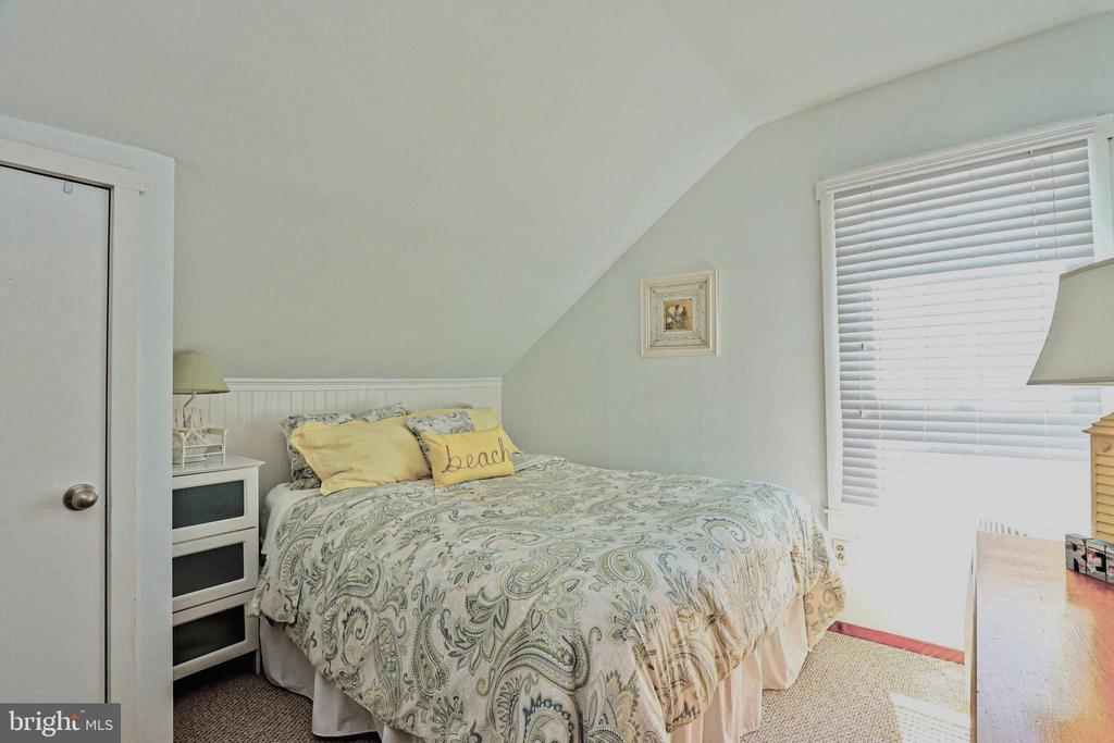201 W SHIP BOTTOM AVENUE Unit: 5