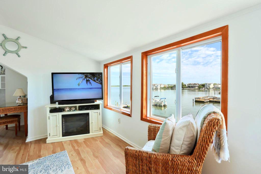 201 W SHIP BOTTOM AVENUE Unit: 5