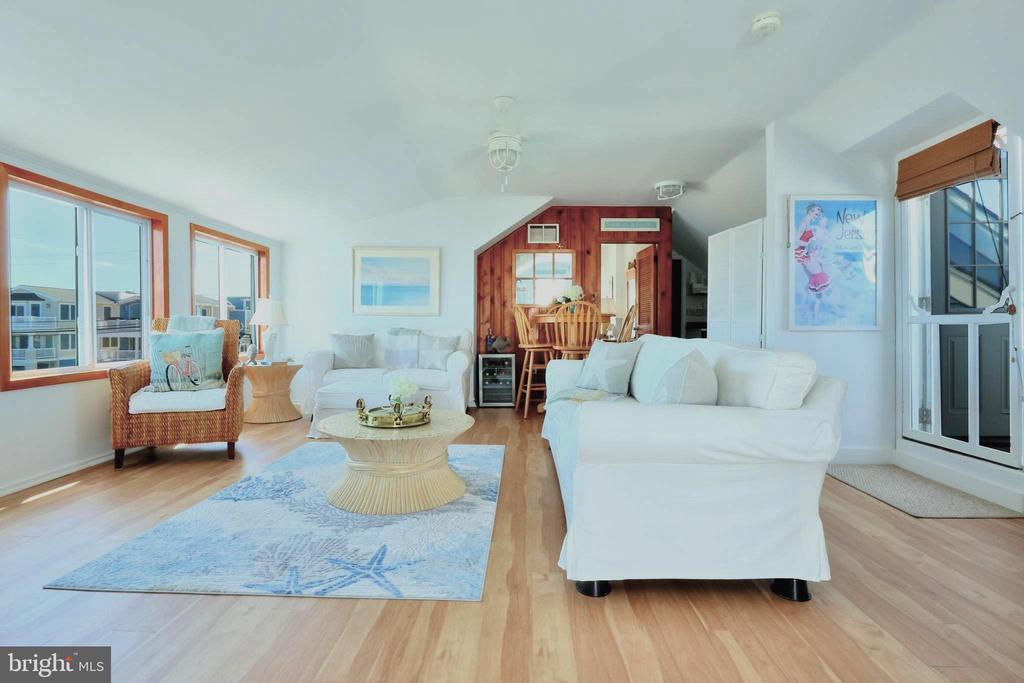 201 W SHIP BOTTOM AVENUE Unit: 5