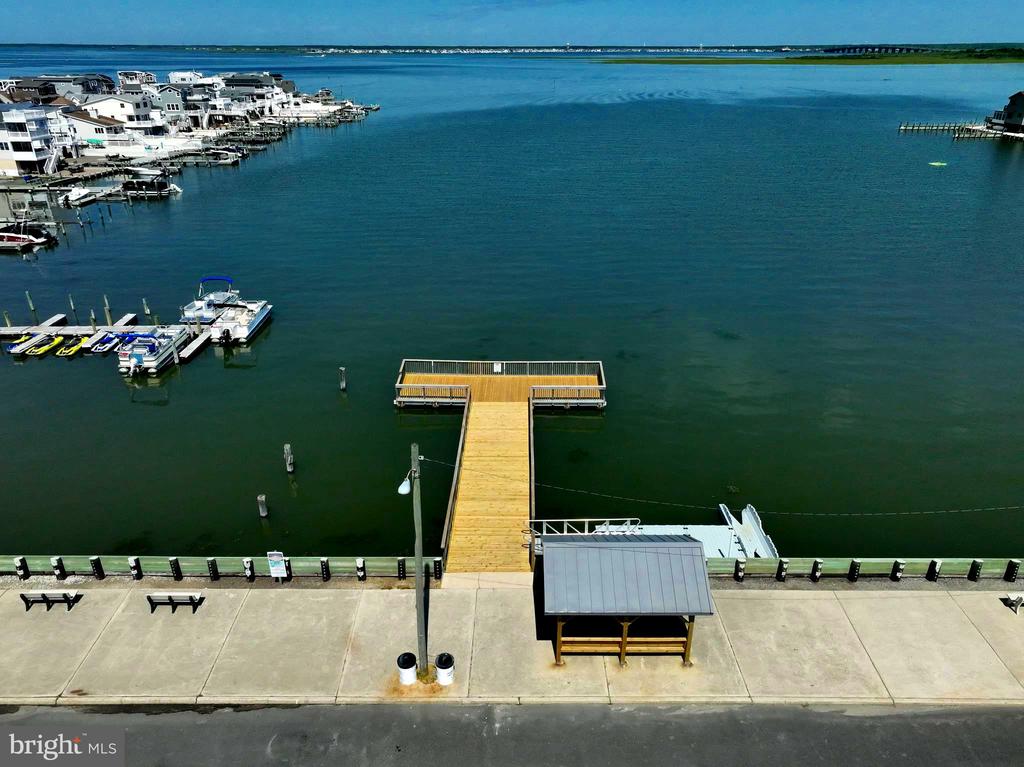 201 W SHIP BOTTOM AVENUE Unit: 5