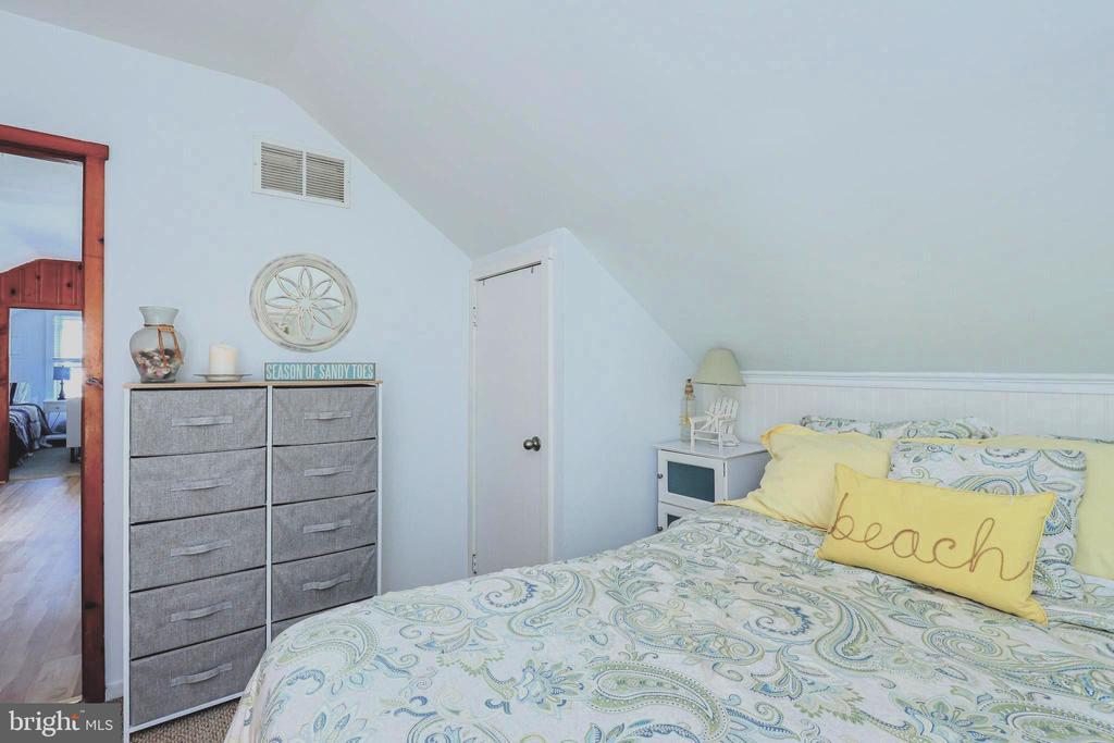 201 W SHIP BOTTOM AVENUE Unit: 5