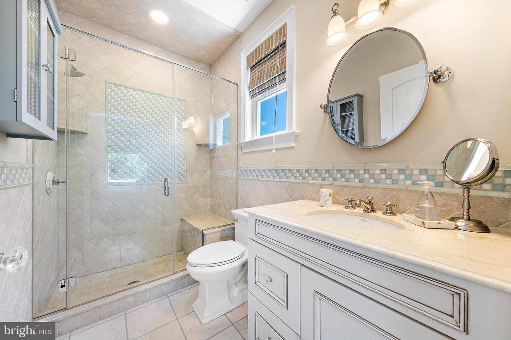 127 E RYERSON LANE