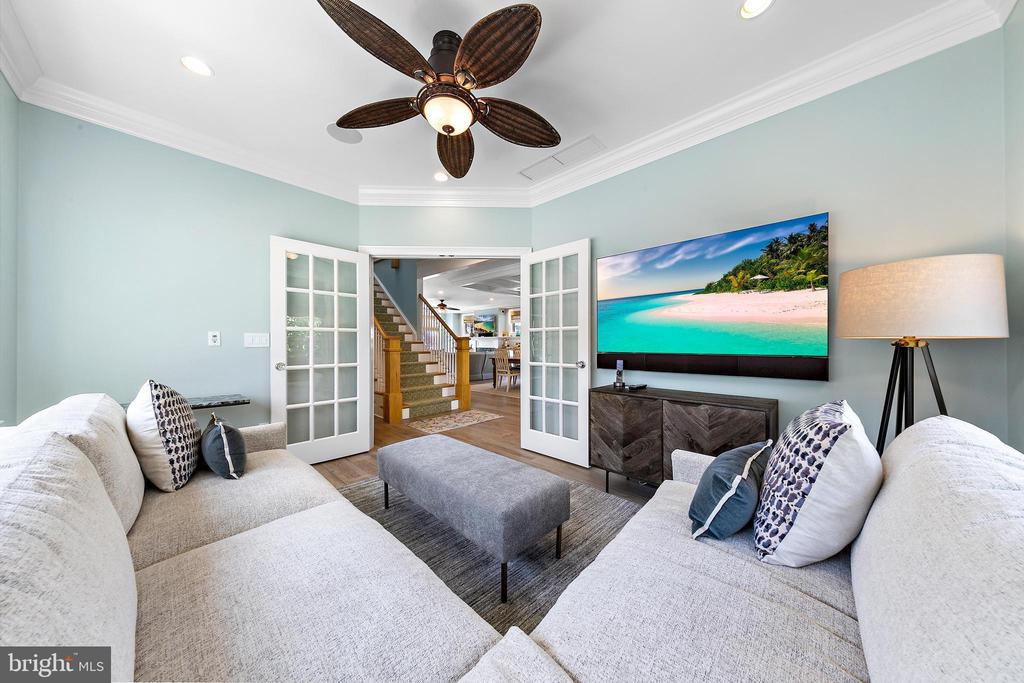 127 E RYERSON LANE