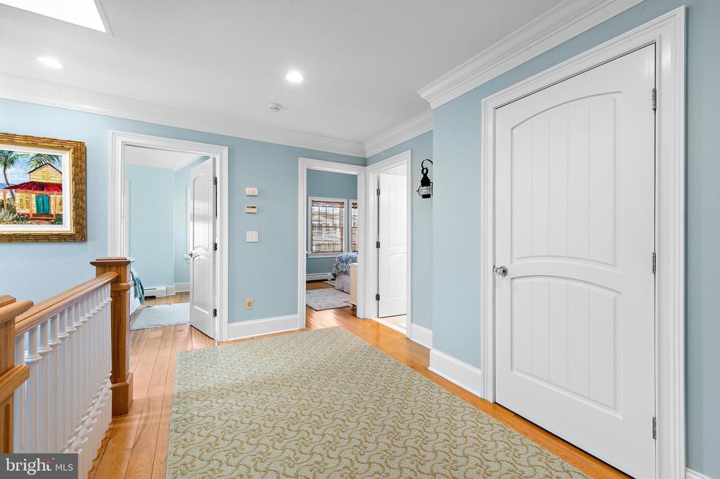 127 E RYERSON LANE