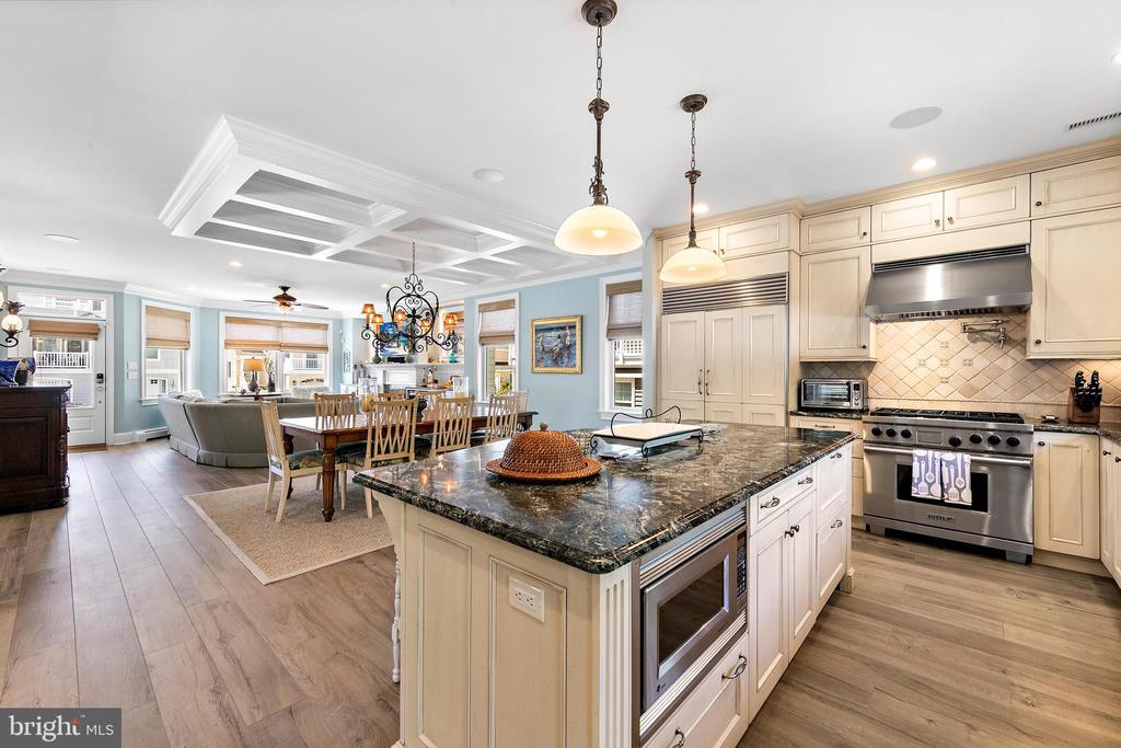 127 E RYERSON LANE