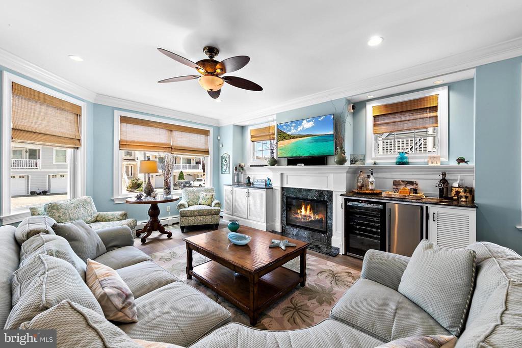 127 E RYERSON LANE
