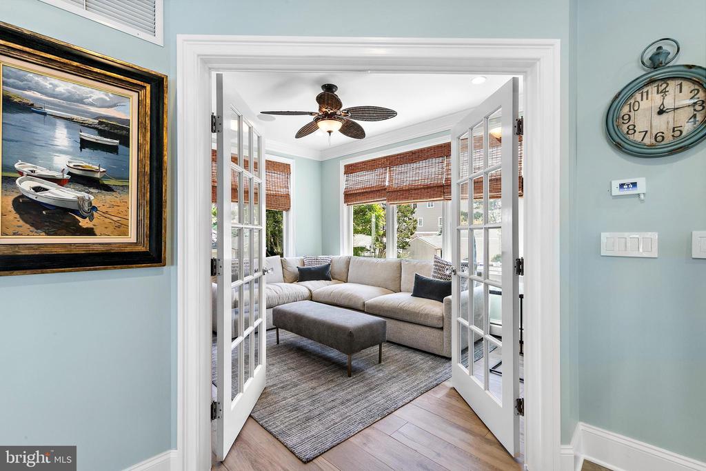 127 E RYERSON LANE