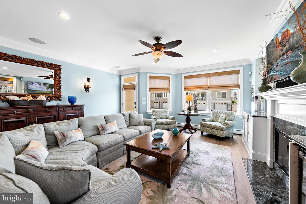 127 E RYERSON LANE