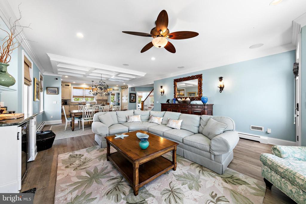 127 E RYERSON LANE