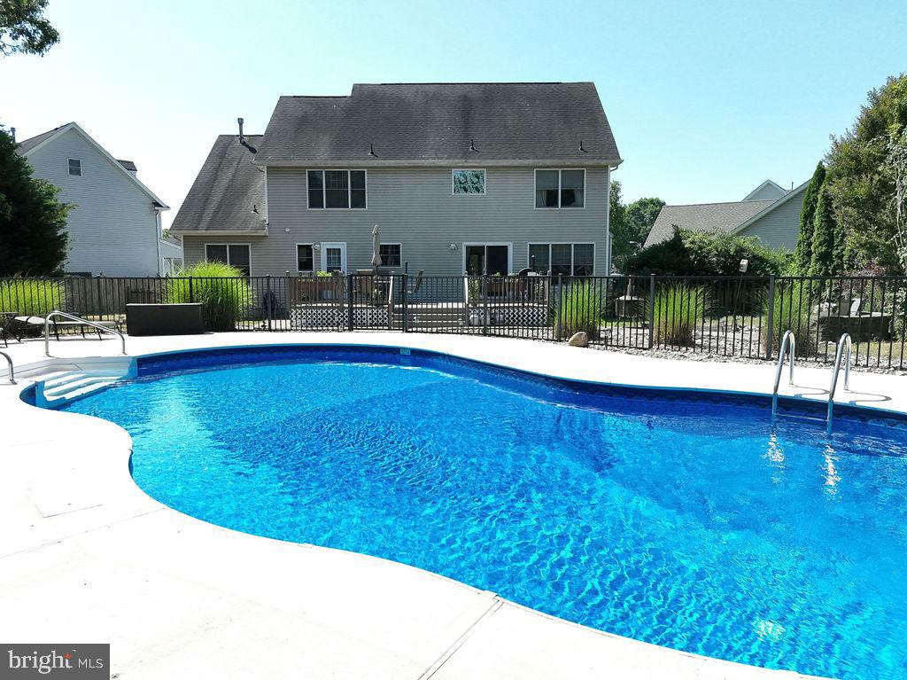 376 CHESTNUT DRIVE