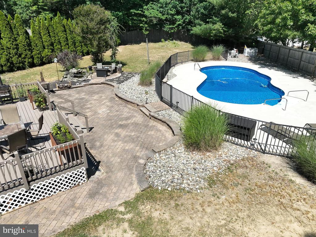 376 CHESTNUT DRIVE