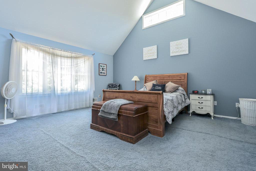 376 CHESTNUT DRIVE