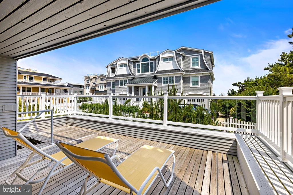 1033 LONG BEACH