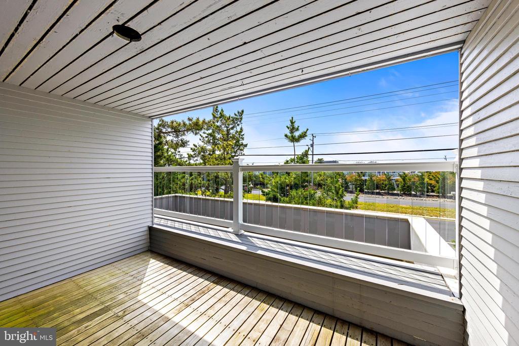 1033 LONG BEACH