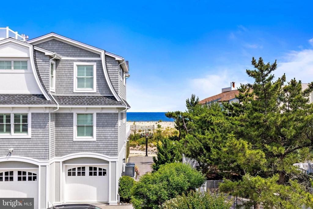 1033 LONG BEACH