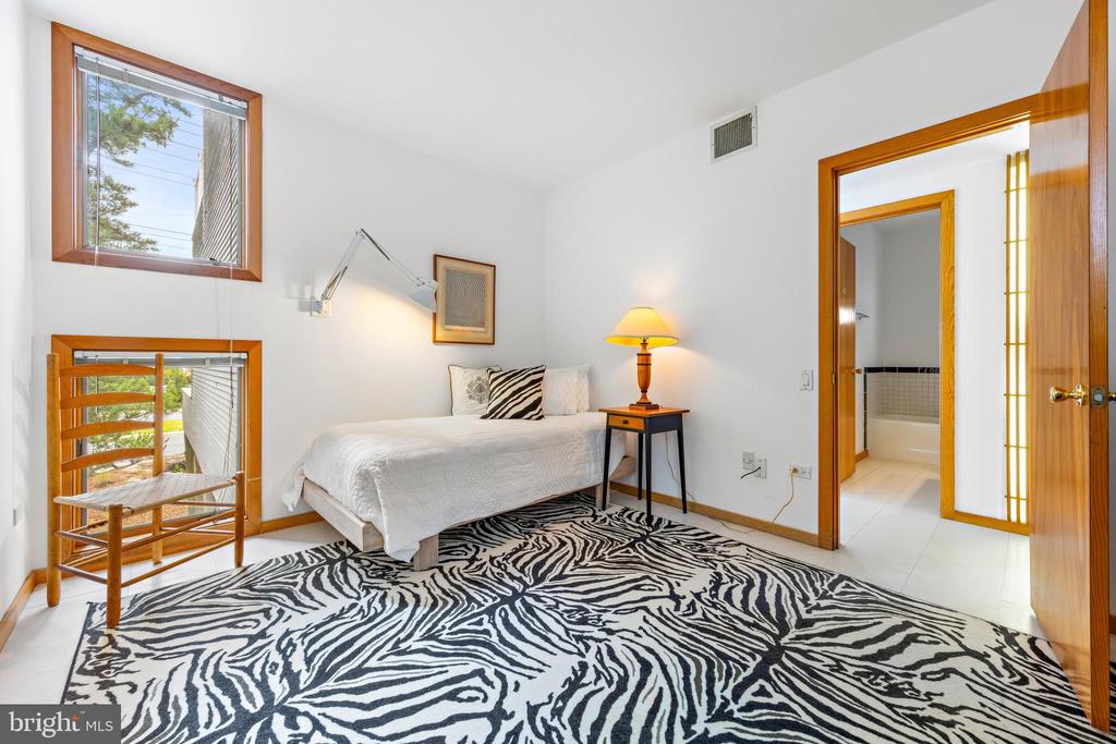 1033 LONG BEACH