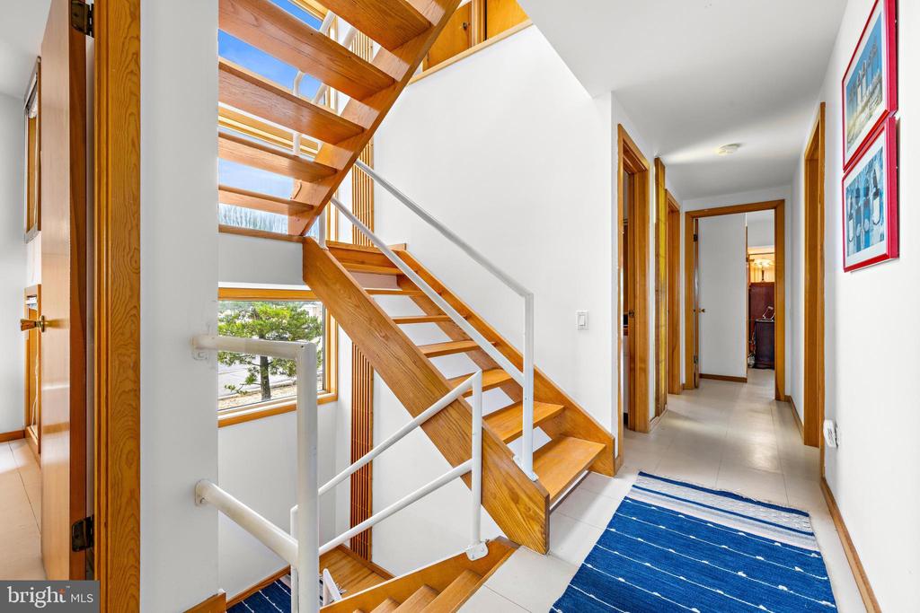 1033 LONG BEACH