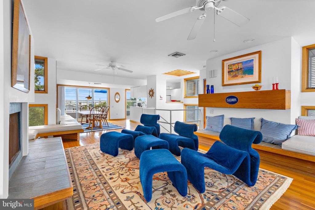 1033 LONG BEACH